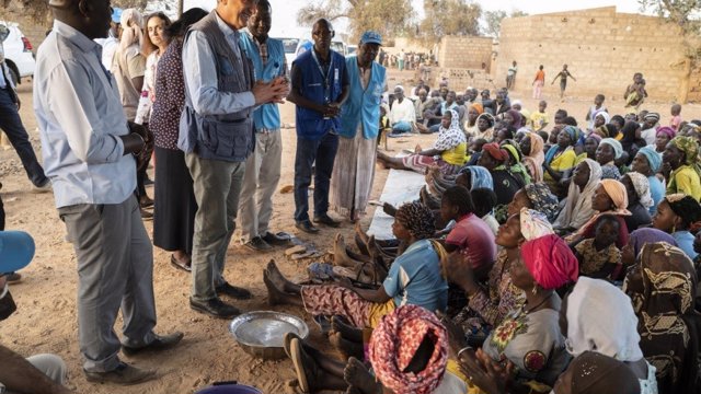 Filippo Grandi,  titular de ACNUR, visita un campo de desplazados en Burkina Faso