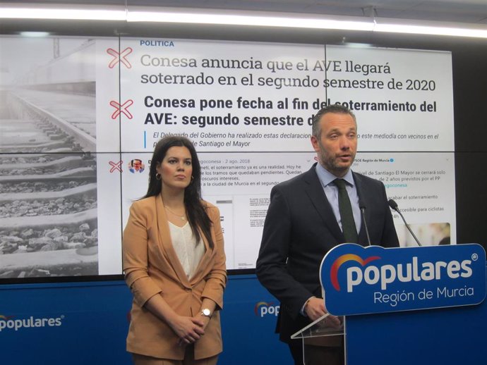 El portavoz del Grupo Parlamentario Popular, Joaquín Segado, en la rueda de prensa