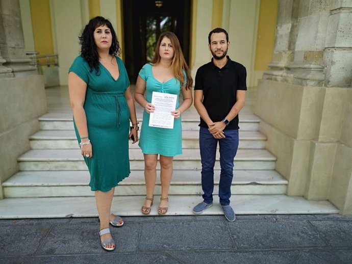 Los concejales de Adelante Sevilla en el Ayuntamiento hispalense Sandra Heredia, Susana Serrano y Daniel González Rojas