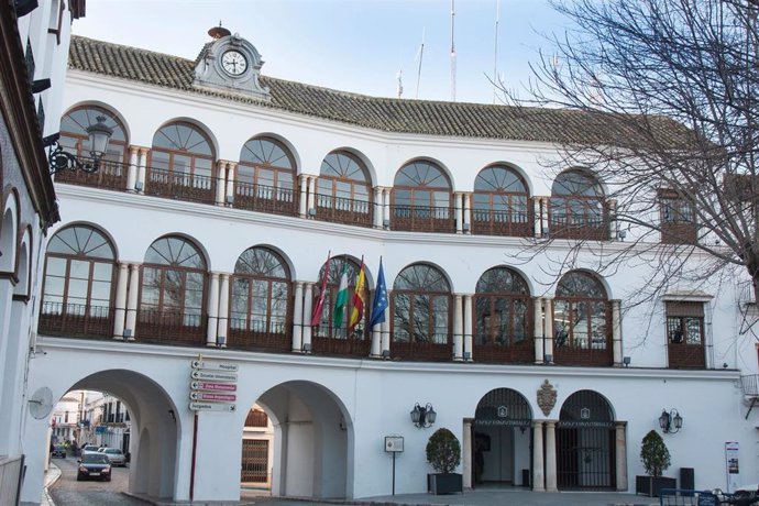Imagen de archivo de la fachada del Ayuntamiento de Osuna (Sevilla)