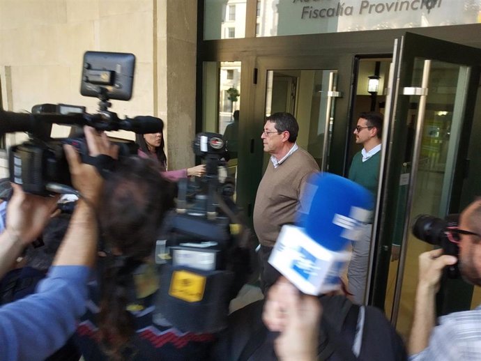 Cano sale de la Audiencia de Valencia tras ser absuelto por el crimen de Polop