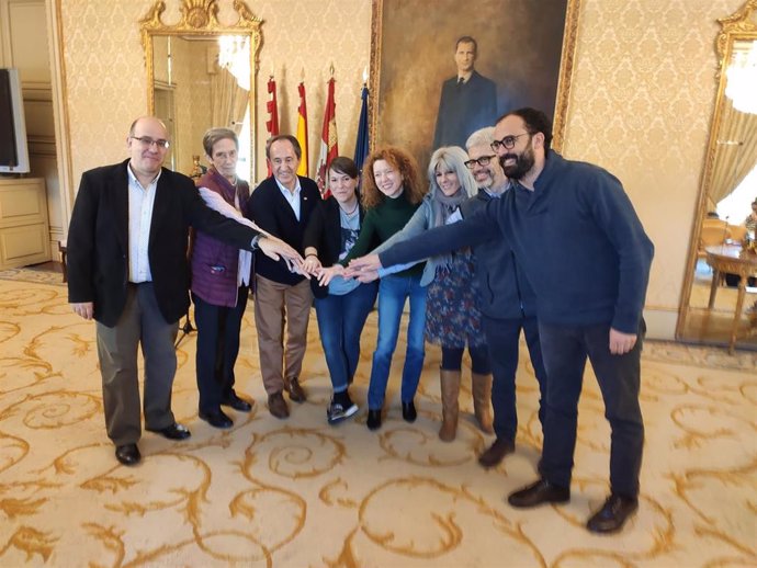 Representantes de las entidades públicas y sociales participantes en el pacto de ayuda a personas refugiadas en Salamanca.
