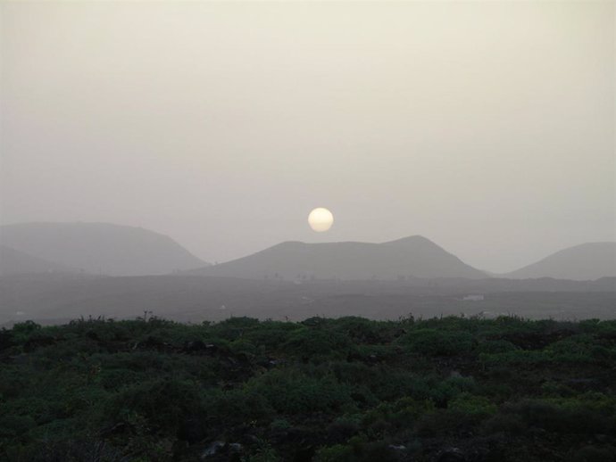 Calima del desierto del Sáhara sobre las Islas Canarias