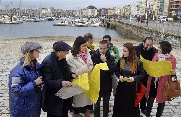 Presentación de 'Monumental', el plano-guía que recoge piezas del arte público de Santander