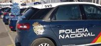 Tres jóvenes detenidos en Granada acusados de agredir al dueño de una tienda mientras buscan a otros 15