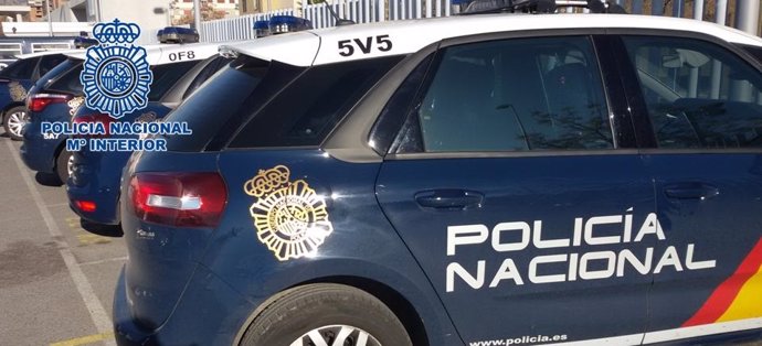 Nota De Prensa: "La Policía Nacional Detiene En Granada A Tres Jóvenes Que Presuntamente Habrían Agredido Al Propietario De Una Tienda De Comestibles"