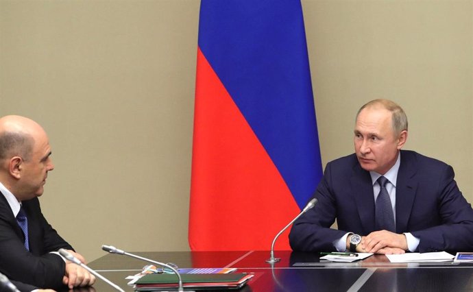 El primer ministro de Rusia, Mijail Mishustin, en una reunión con el presidente ruso, Vladimir Putin 