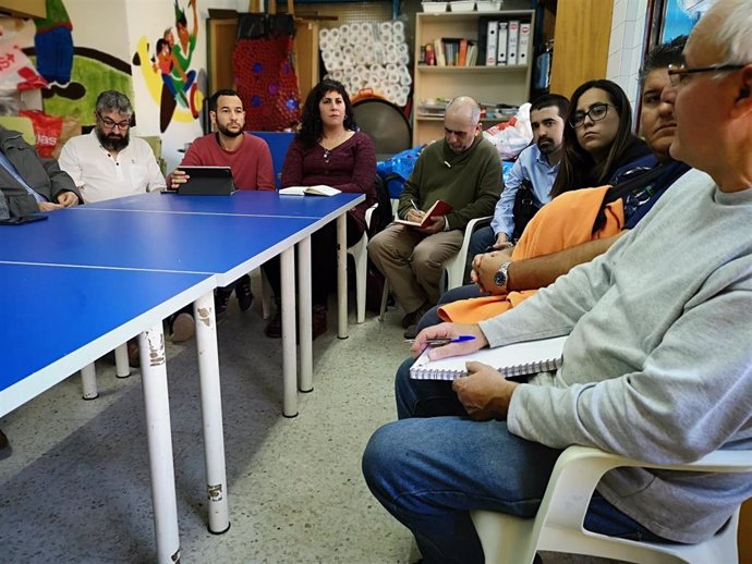 Los concejales de Adelante Sevilla Daniel González Rojas y Sandra Heredia se reúnen con la Plataforma Vecinal Entrelindes'