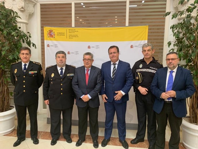 Toscano y Cabrera tras su reunión con mandos policiales