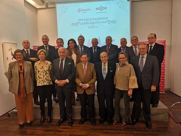 Entrega de los reconocimientos a los establecimientos "emblemáticos" de Sevilla