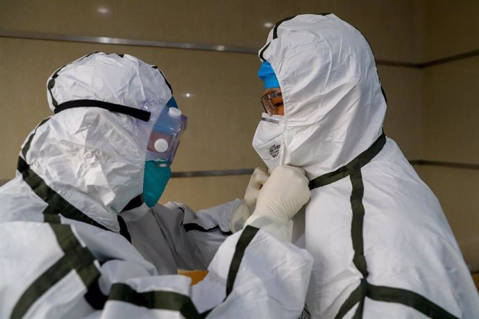 03 February 2020, China, Wuhan: Medical staff put on their protective suits at a hospital in Wuhan, ground zero for the coronavirus outbreak. Photo: -/TPG via ZUMA Press/dpa