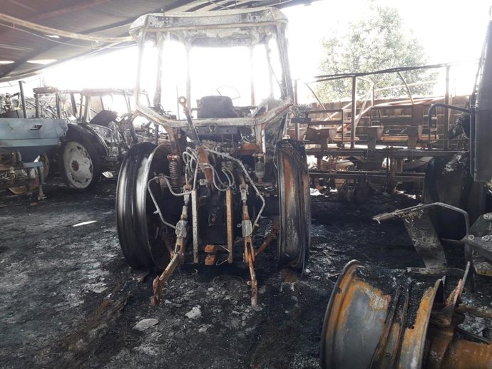 Incendio en la nave del presidente de la cooperativa Las Marismas de Lebrija