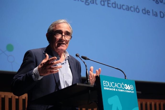 El diputado de Educación de la Diputación de Barcelona, Alfredo Vega