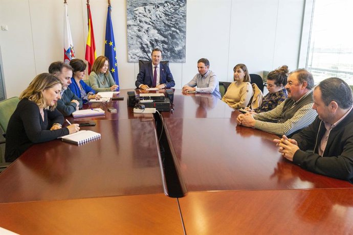 El Gobierno reafirma su apoyo a ganaderos y agricultores para mejorar el sector 