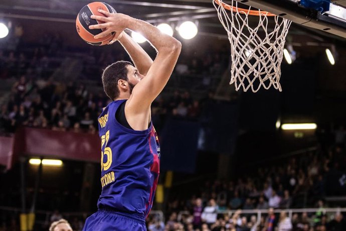 Nikola Mirotic, en un partido con el Bara.