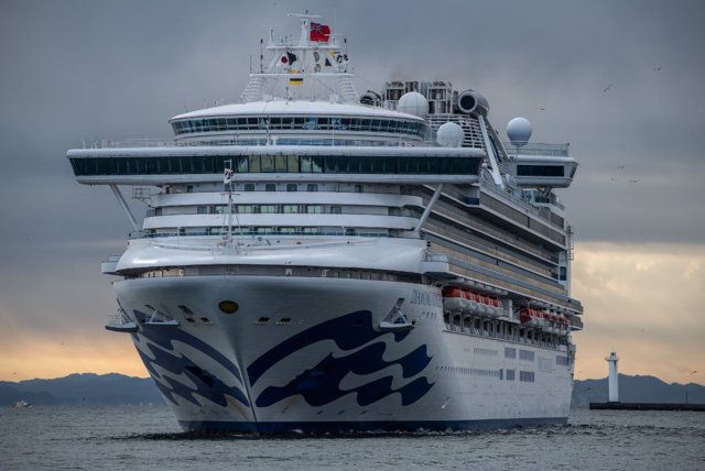 Crucero 'Diamond Princess' en el que están afectadas veinte personas por el brote del nuevo coronavirus