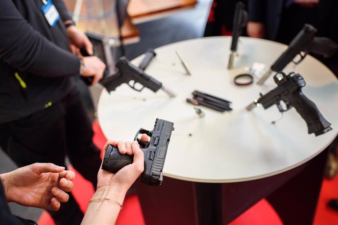 Varias pistolas exhibidas en un congreso europeo policial en Berlín