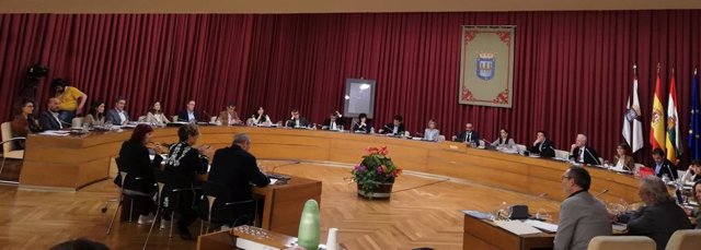 El pleno del Ayuntamiento de Logroño ha aprobado este jueves las Ordenanzas fiscales para el ejercicio 2020, entre críticas de la oposición por "atraco fiscal" y falta de negociación.
