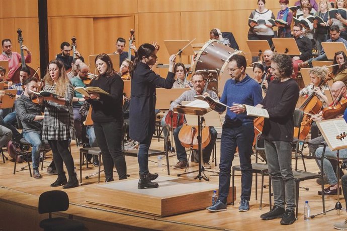 Imagen del ensayo de la Orquesta Sinfónica de la Región de Murcia y la coral Orpheus Music interpretando la Misa de Requiem de Verdi