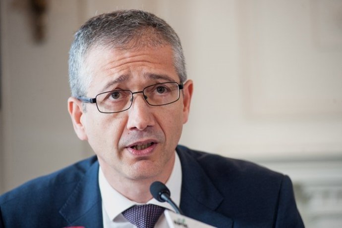 El gobernador del Banco de España, Pablo Hernández de Cos, durante el curso en Santander organizado por APIE y UIMP.