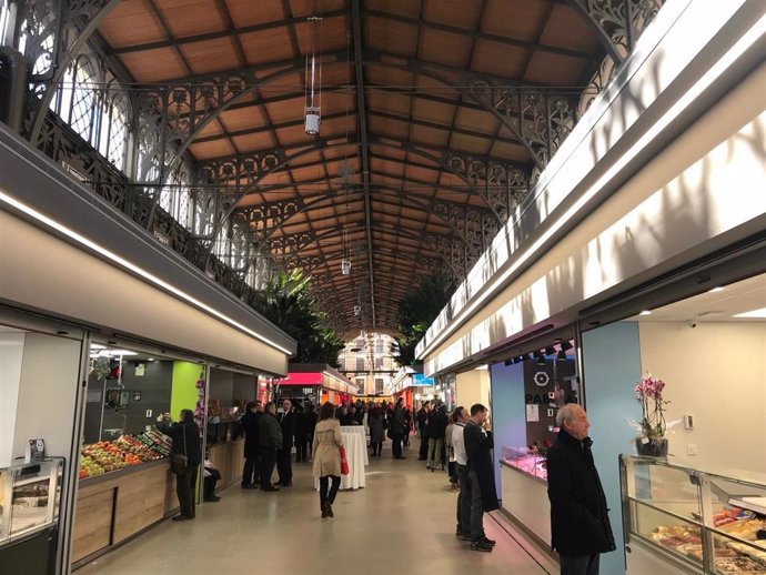 Interior del Mercado Central de Zaragoza el día de la inauguración de su remodelación.
