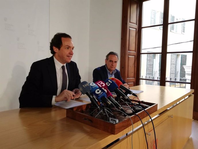 El conseller de Movilidad, Marc Pons, explica los detalles del Real Decreto del Gobierno sobre transporte de mercancías en Baleares.