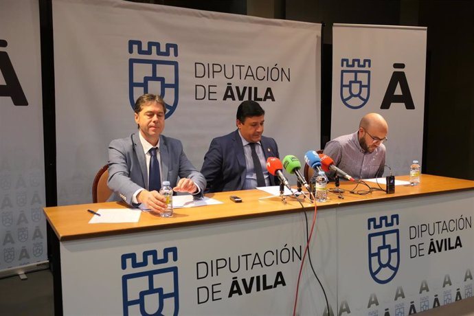El presidente de la Diputación de Ávila, Carlos García, presenta los resultados del programa Creceer de apoyo a empresas.