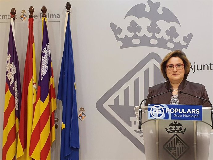 La portavoz del PP en el Ayuntamiento de Palma, Mercedes Celeste, en rueda de prensa