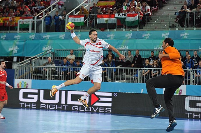 Valero Rivera lanza en el España-Egipto del Mundial de Balonmano de 2013 celebrado en La Caja Mágica de Madrid