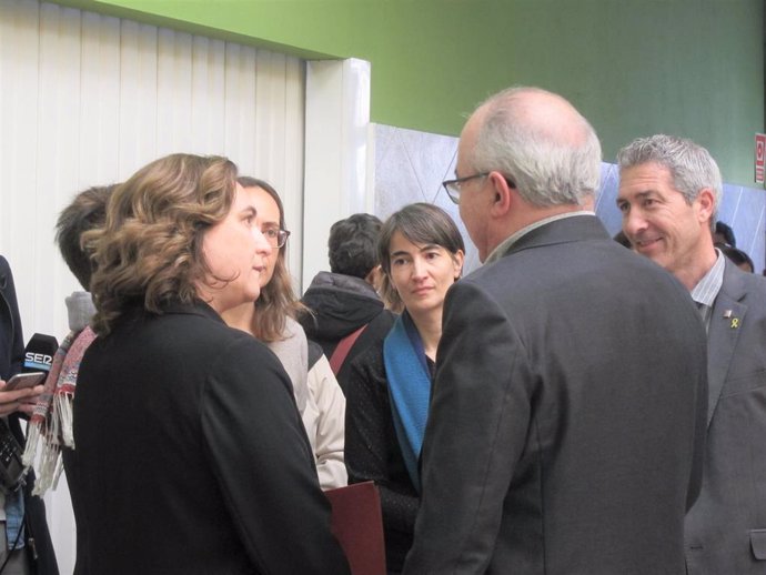 La alcaldesa de Barcelona, Ada Colau, y el conseller de Educación, Josep Bargalló