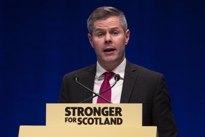 R.Unido.- Un ministro escocés dimite tras intercambiar mensajes en redes con un 