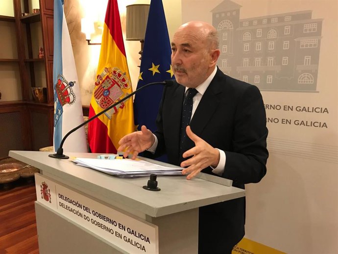 O delegado do Goberno, Javier Losada, intervén ante a prensa en Santiago de Compostela