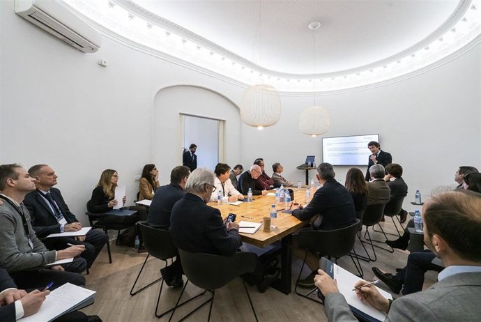 Daniel Bros presentando las medidas del nuevo decreto ley