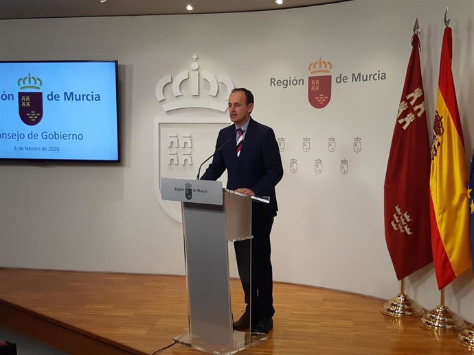 El consejero de Presidencia y Hacienda, Javier Celdrán, en la rueda de prensa