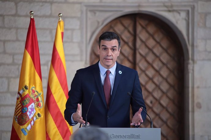 El president del Govern, Pedro Sánchez, en declaracions davant els mitjans de comunicació després de la seva reunió amb el president de la Generalitat, Quim Torra, en el Palau de la Generalitat, Barcelona /Catalunya (Espanya), a 6 de febrer de 2020.