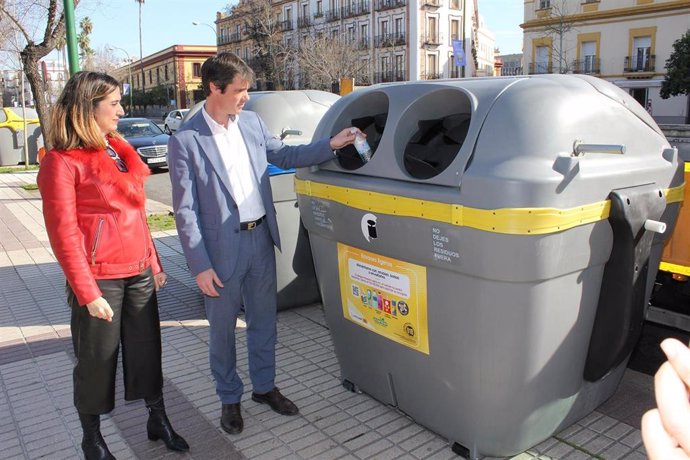 Instalación de nuevos contenedores en la Ronda Histórica