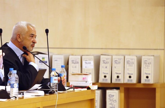 El expresidente de Ausbanc, Luis Pineda, en el banquillo de la Audiencia Nacional.
