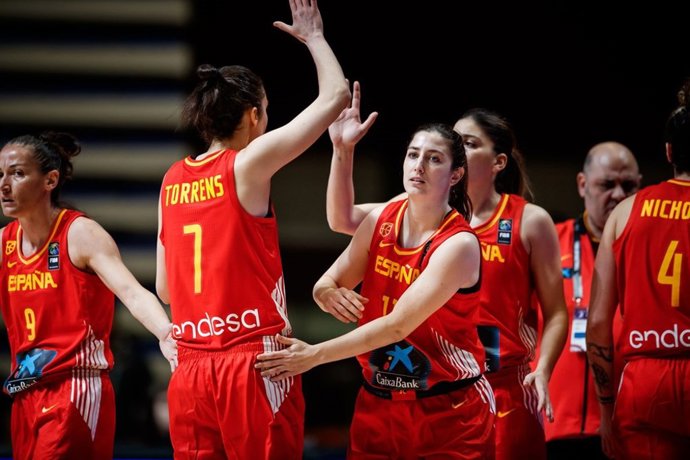 España celebra su victoria en el Preolímpico