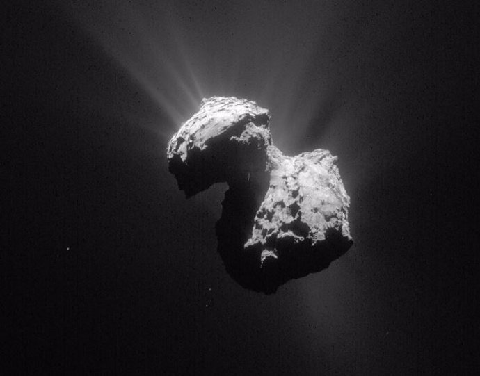 La misión Rosetta esclarece los cambios de color del cometa 67P