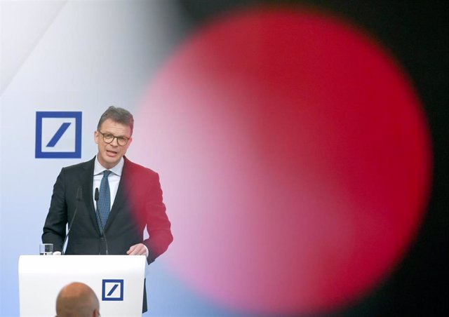 30 January 2020, Hessen, Frankfurt: Christian Sewing, Chairman of the Management Board of Deutsche Bank, speaks during the annual media conference at the bank's headquarters. Deutsche Bank has slipped even deeper into the red in 2019 due to the Group re