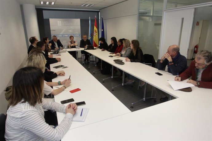La directora de Turismo, Nava Castro, participa en una jornada informativa.