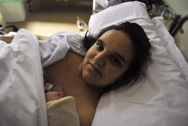 Nace el primer bebé en el reabierto paritorio de Verín (Ourense)