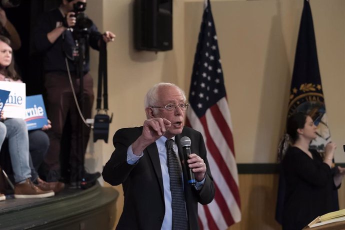 EEUU.- Bernie Sanders declara su victoria en los caucus de Iowa a pesar de que B