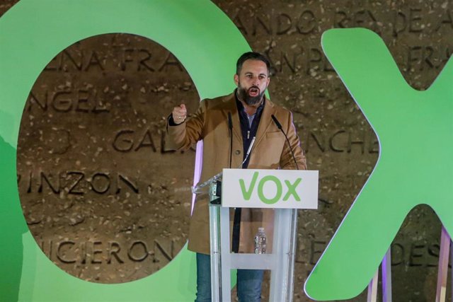 El presidente y candidato a la Presidencia del Gobierno por VOX, Santiago Abascal interviene en un mitin de fin de campaña del partido, en la Plaza de Colón, en Madrid (España), a 8 de noviembre de 2019.