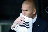 Zidane se atraganta con la Copa en cuartos de final por tercera vez