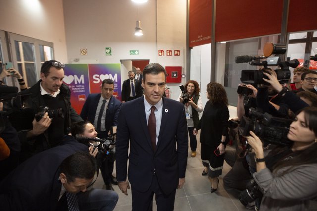El presidente del Gobierno Pedro Sánchez dutante llega a la reunión con el Secretario General del PSC, Miquel Iceta, y otras figuras de la ejecutiva del PSC, en Barcelona a 6 de febrero de 2020