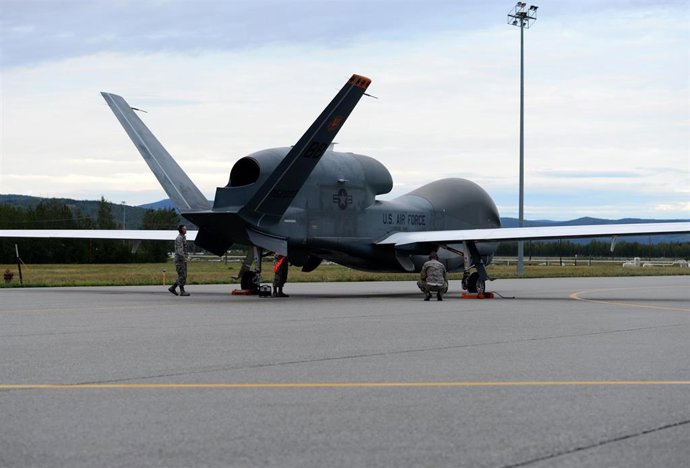 Un dron RQ-4 Global Hawk de la Fuerza Aérea de Estados Unidos en una base de Alaska