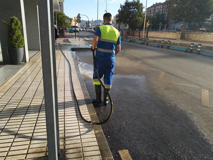 Operario de Limasa, baldeo