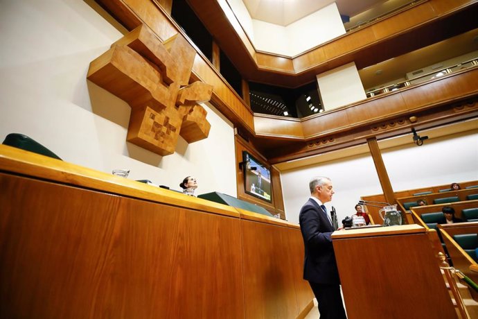 El lehendakari, Iñigo Urkullu, interviene en el pleno de control en el Parlamento Vasco