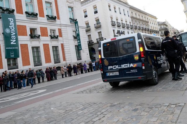 Una furgoneta de la Policía Nacional estacionada en la Plaza del Sol de Madrid, a 16 de diciembre de 2019.